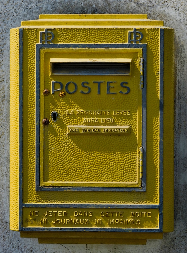 Boîte aux lettres jaune - Bas d'Heuille